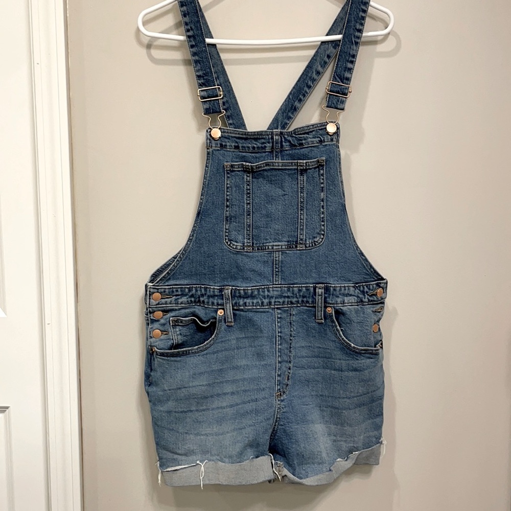 Universal Thread denim overall shorts!!